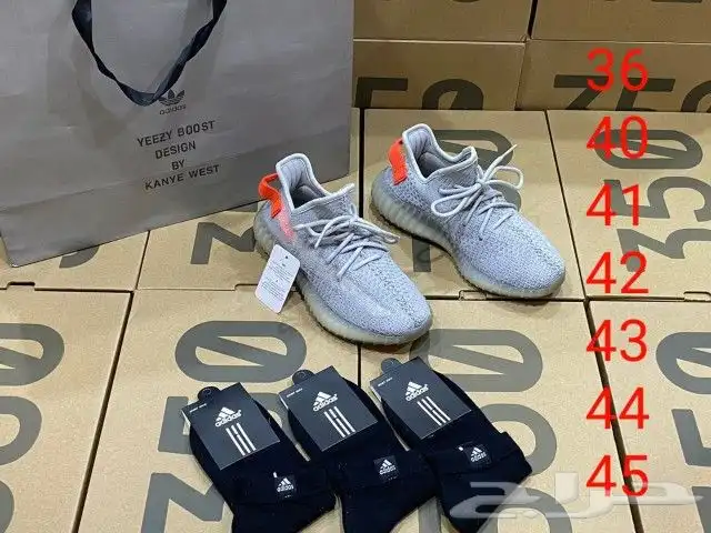 شوزات ييزي700 مع كامل الملحقات بسعر 150ريال شامل توصيل 29