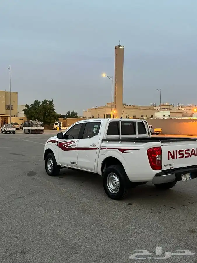 للبيع نافارا 4