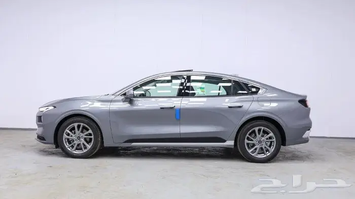 فورد تورس امبيانتي 2025 ومتوفر منها الفل كامل تيتانيوم 2