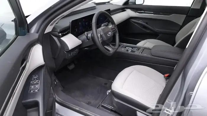 فورد تورس امبيانتي 2025 ومتوفر منها الفل كامل تيتانيوم 7