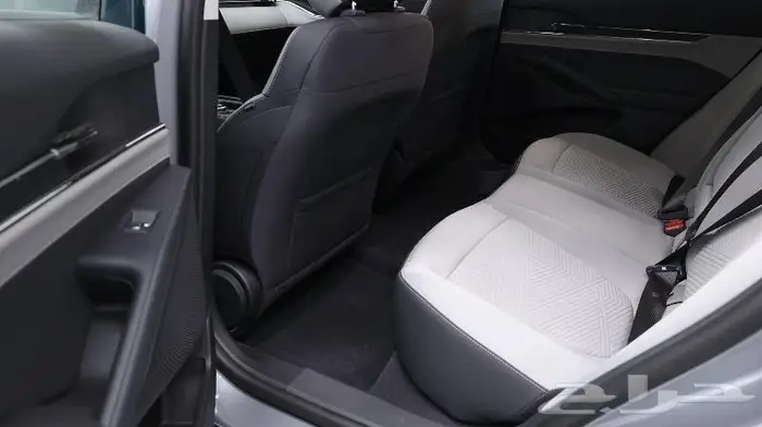 فورد تورس امبيانتي 2025 ومتوفر منها الفل كامل تيتانيوم 8