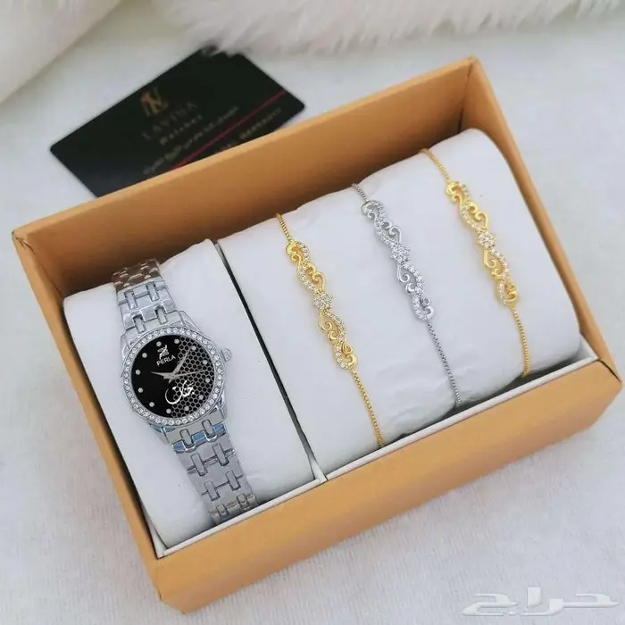 ساعة بالاسم المطلوب مع الاساور 8