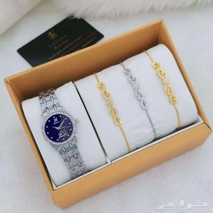 ساعة بالاسم المطلوب مع الاساور 5