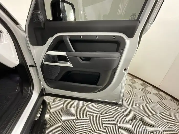 DEFENDER 110 S 2023 7