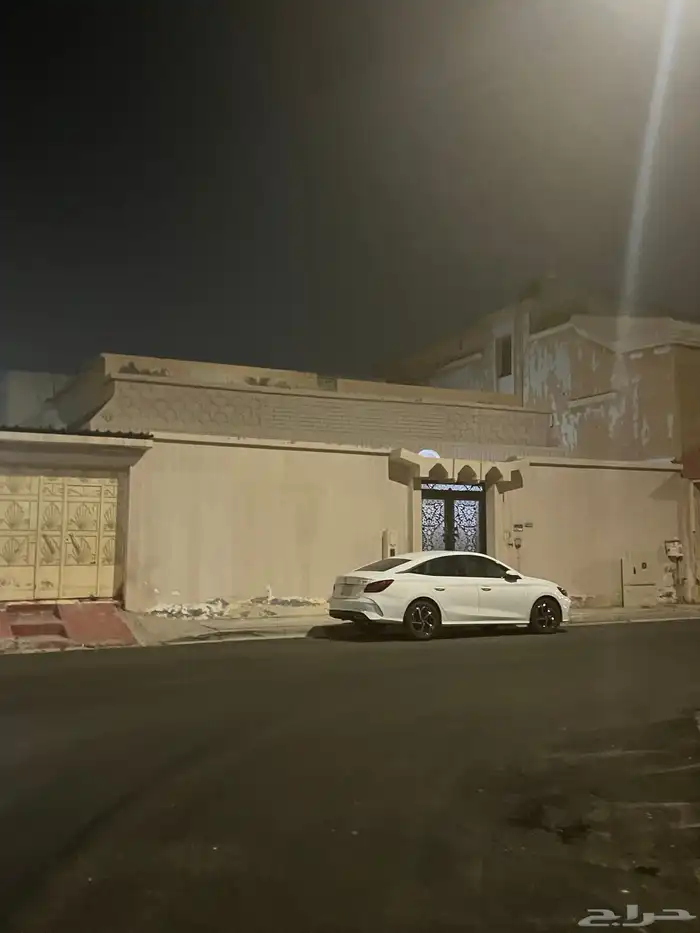 للبيع دور ونص في حي العقربيه 1