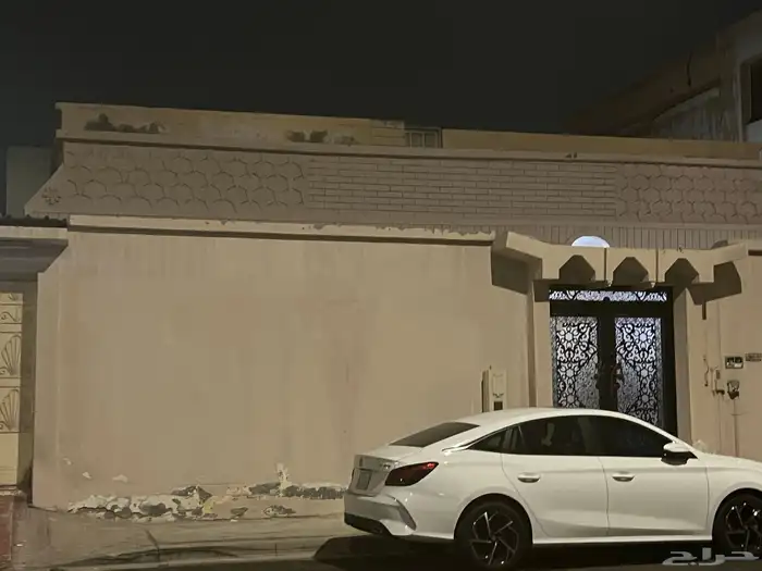 للبيع دور ونص في حي العقربيه 2