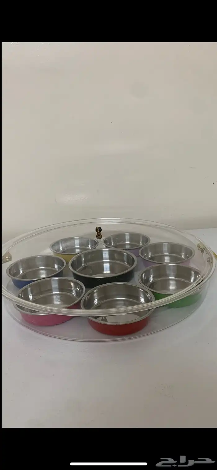 صينيه دائريه شفاف يوجد داخلها صحون 1