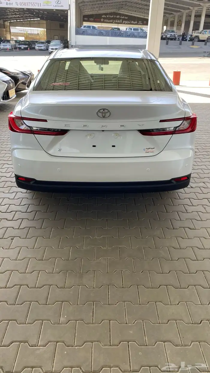 تويوتا كامري E استاندر موديل 2025 اللون ابيض بنزين 7