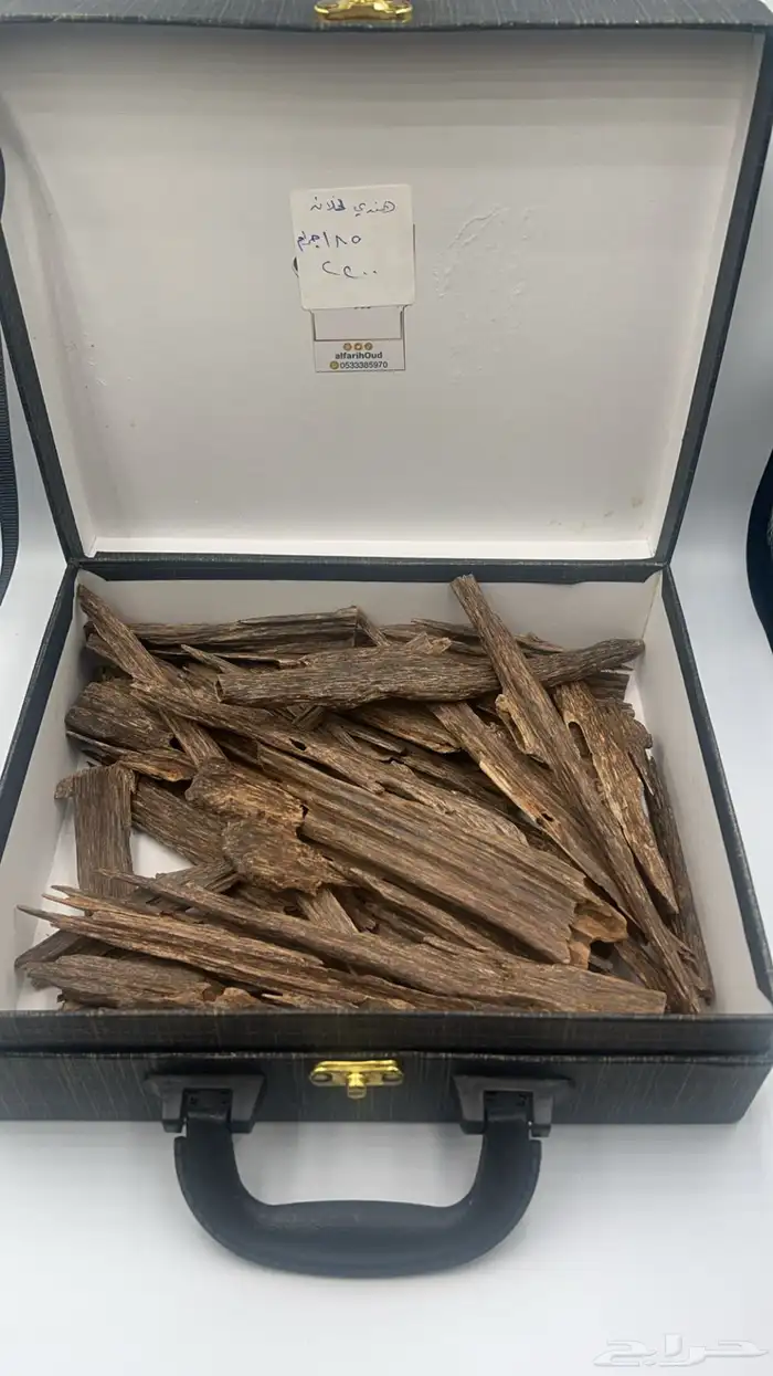 عرض على نوعين من الأعواد الطبيعيه 0