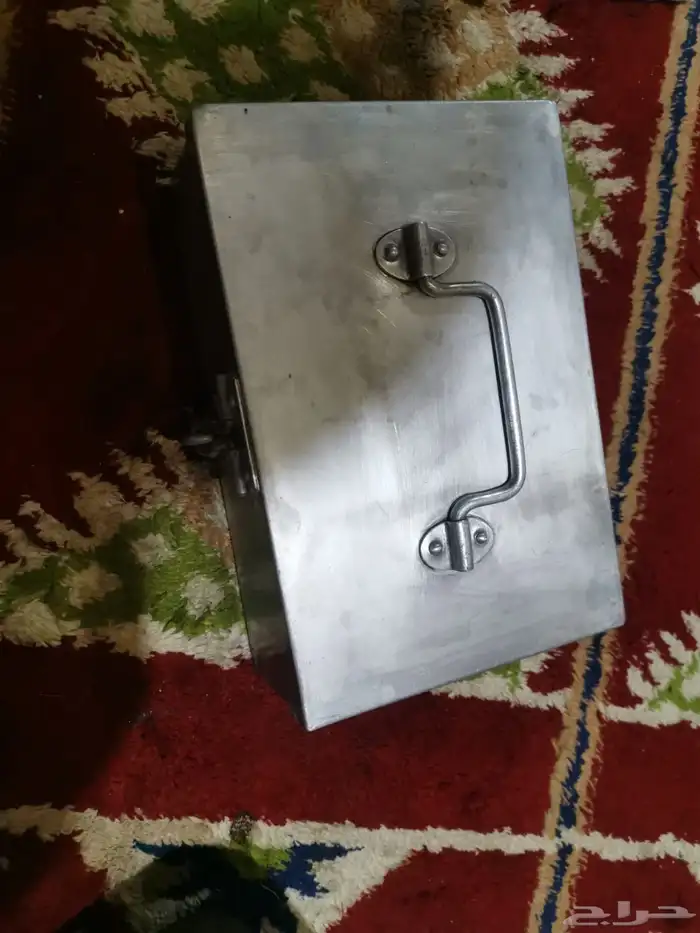 للبيع صندوق معدن تراثي 1