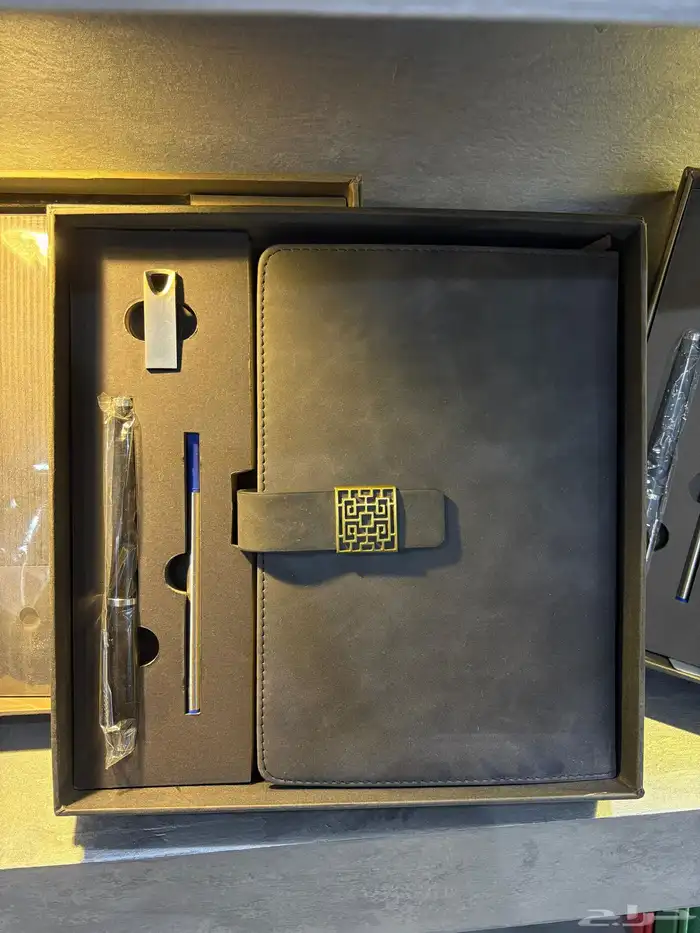 بوكس الموظف جاهز وتفصيل حسب الطلب بجميع المحتويات 0