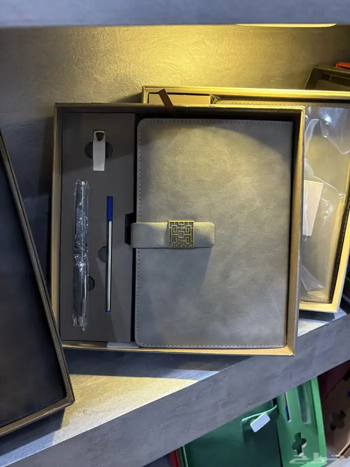 بوكس الموظف جاهز وتفصيل حسب الطلب بجميع المحتويات 1