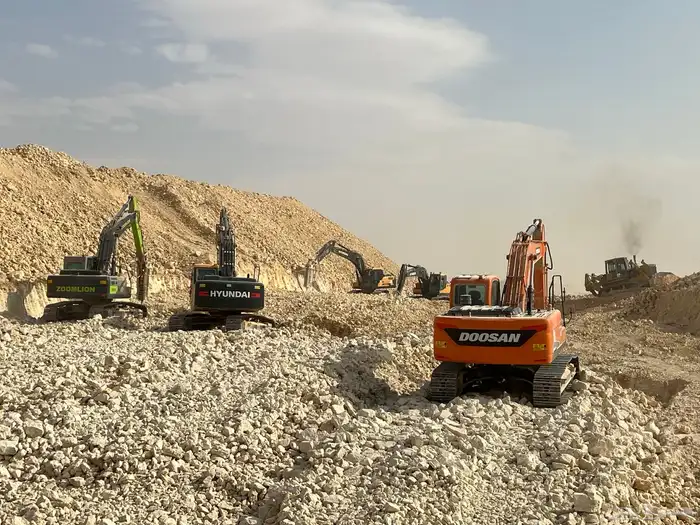 مقاول حفر ترحيل بوكلينات بوكلين للايجار 0