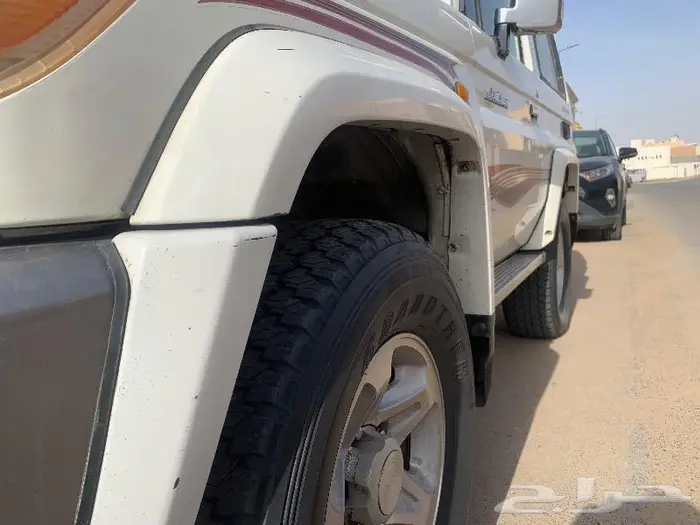 لاندكروزر ربع 7