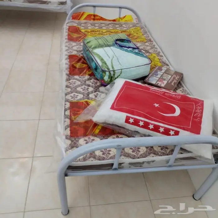 اسره حديد دورين وسنجل. كما يوجد جميع المراتب الاسفنج والضغط 4