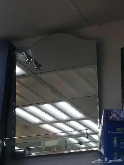 مراية مع رف وكشاف شكل انيق 2