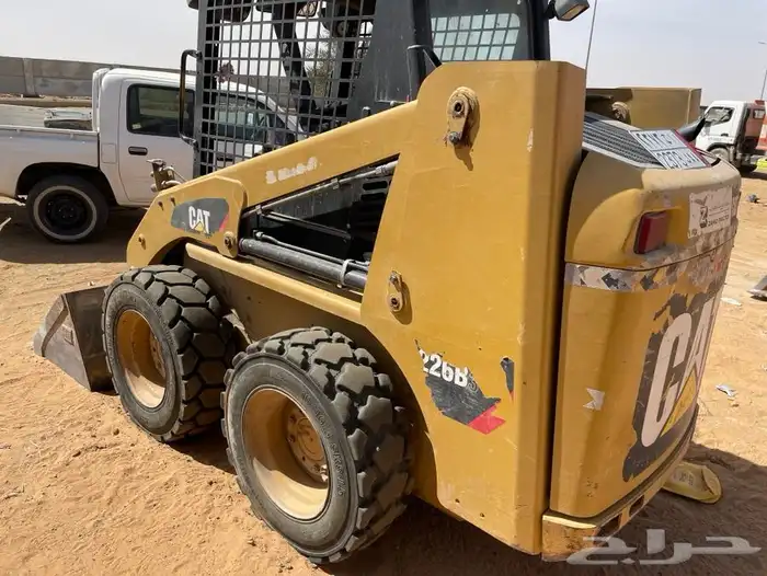 بوب كات شيول صغير وقلاب 3 طن للايجار 1