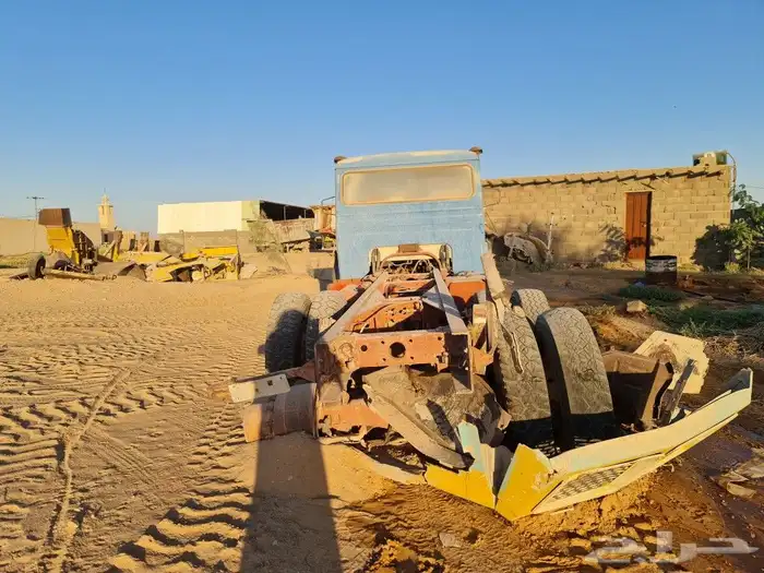 يوجد لدينا معدات للبيع 9