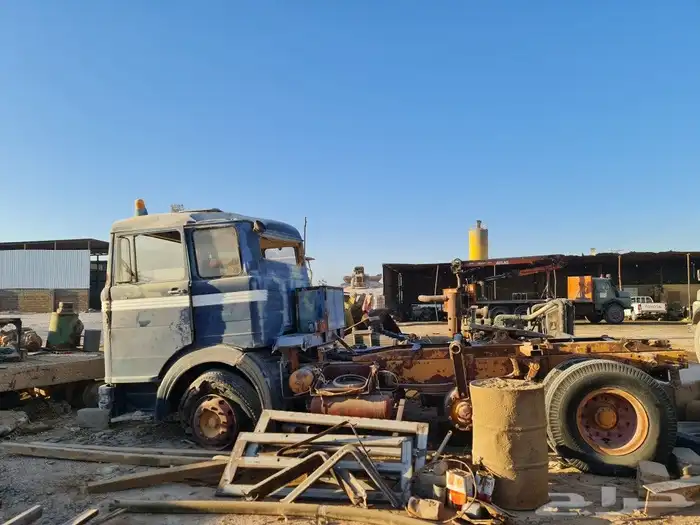 يوجد لدينا معدات للبيع 1