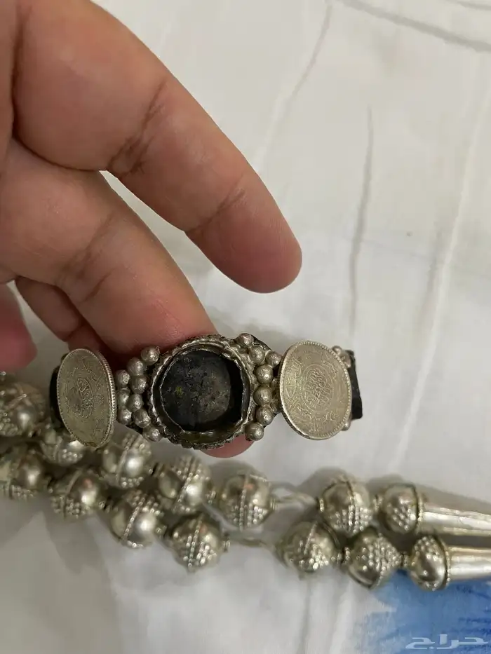 عقد ومعضد قديم 2