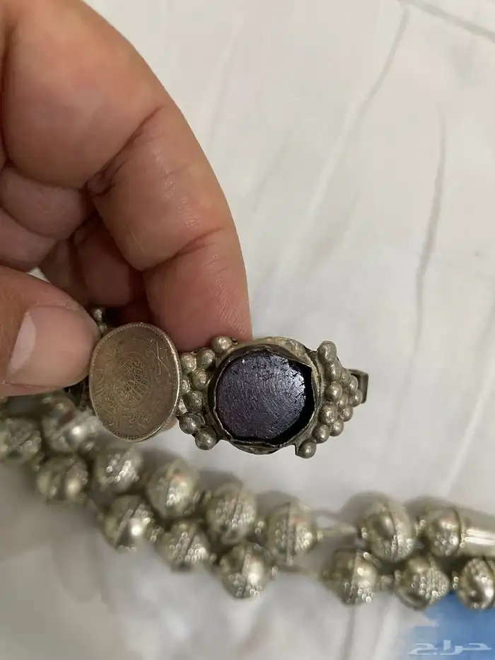 عقد ومعضد قديم 3