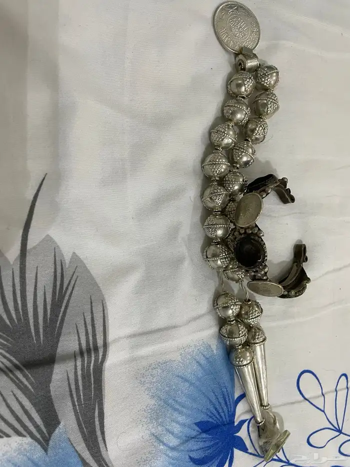 عقد ومعضد قديم 1