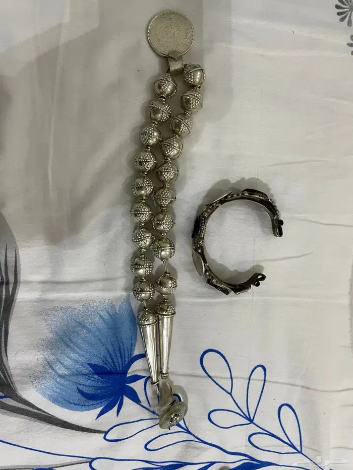 عقد ومعضد قديم 0