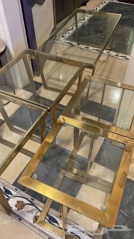 طاوله لون ذهبي الحاله سليمه 3