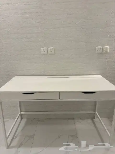 طاولة مكتبيه من ايكيا 2