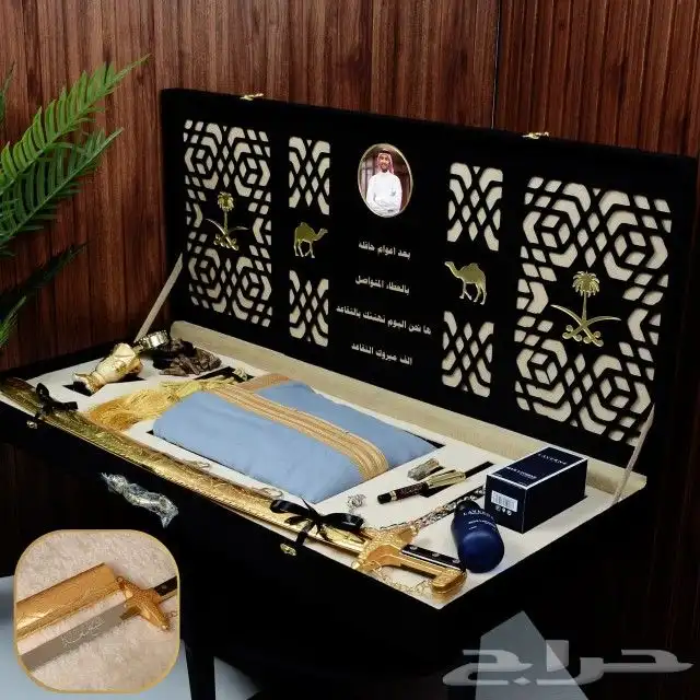 بوكس اهداء ملكي.  رجالي 1