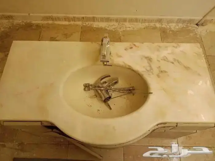 للبيع كنب مغسلة مدخل استقبال وغيرها 7