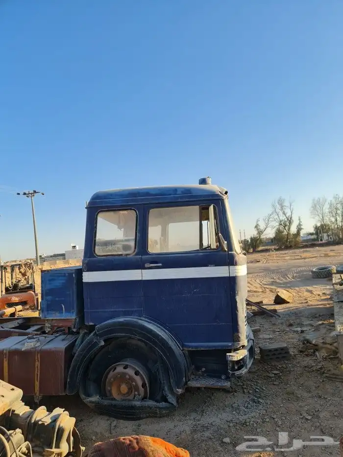 يوجد لدينا معدات للبيع 3