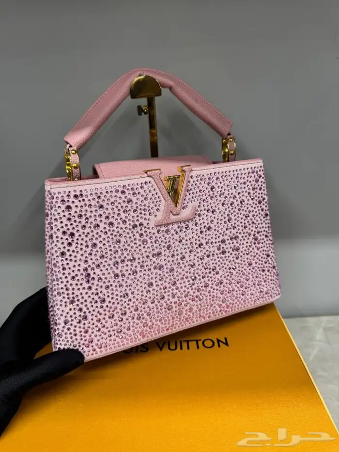 يوجد جميع الشنط جمله وقطاعي 5