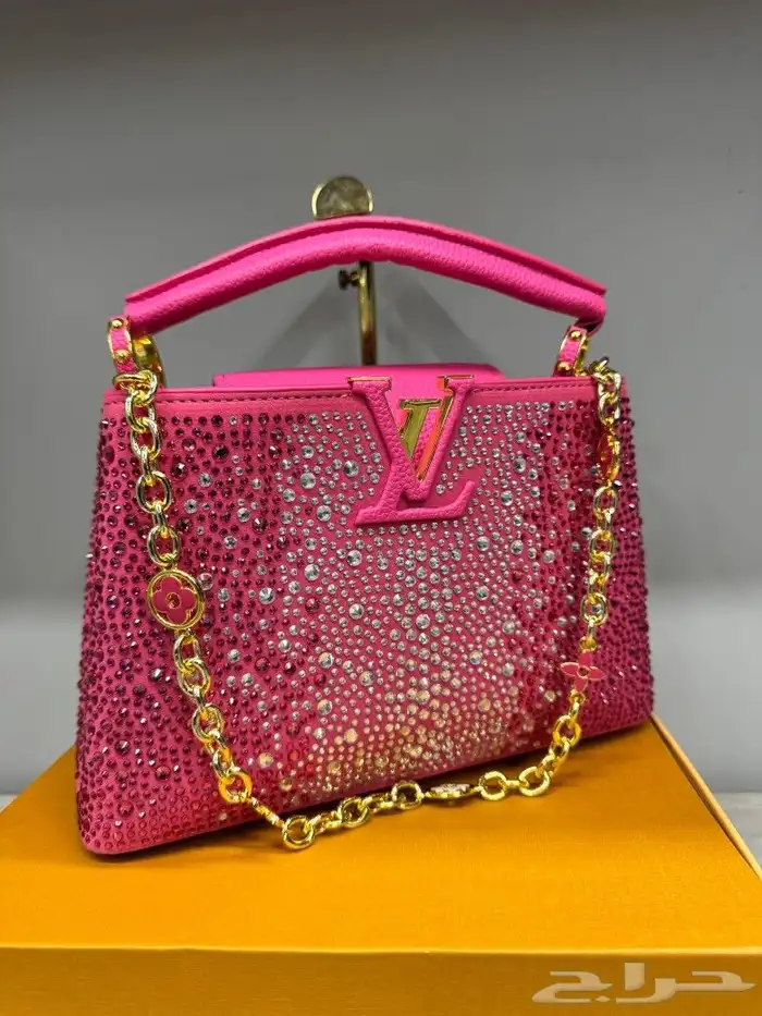 يوجد جميع الشنط جمله وقطاعي 8