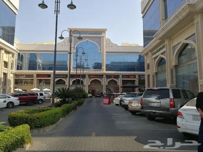 معرض مطعم و كوفي شوب للايجار بمركز بوابة صاري 0