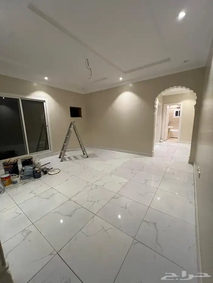 للإيجار روف جديد اربع غرف بحي الصواري مقابل مسجد موقع مميز 5