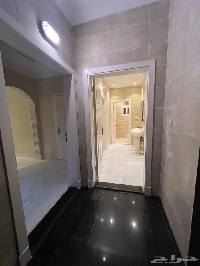 للإيجار روف جديد اربع غرف بحي الصواري مقابل مسجد موقع مميز 8