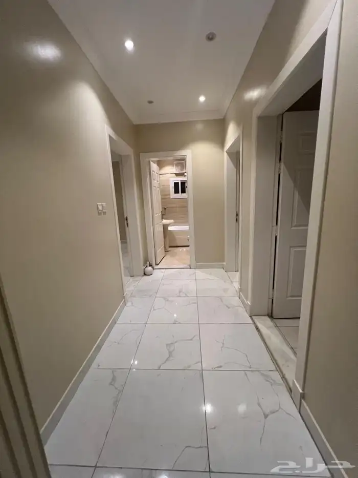 للإيجار روف جديد اربع غرف بحي الصواري مقابل مسجد موقع مميز 6