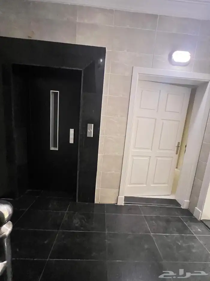 للإيجار روف جديد اربع غرف بحي الصواري مقابل مسجد موقع مميز 9