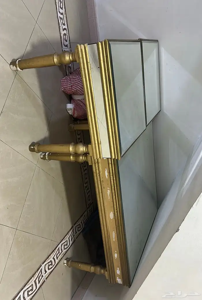 طاولة كبيرة مع طاولتين وسط لاعلى سوم 2