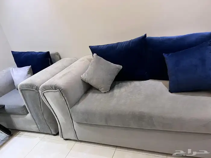 كنب كبير شبه جديدة مع ستارة وسجاد 0