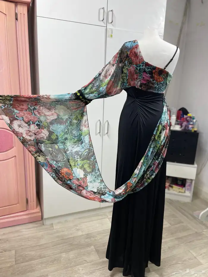 فساتين مستمعمله السعر ما نختلف عليه 32