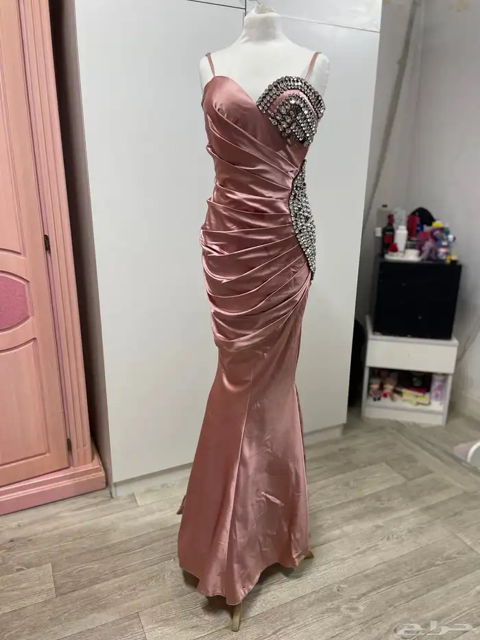 فساتين مستمعمله السعر ما نختلف عليه 10