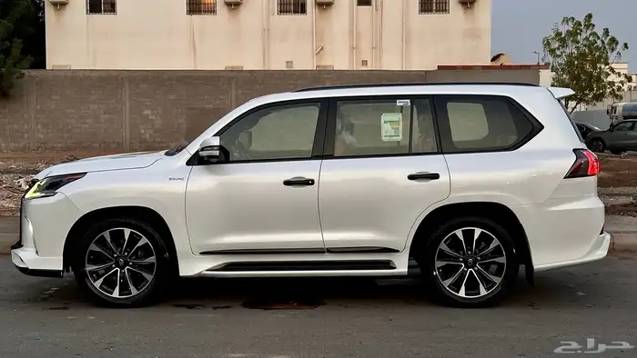 للبيع لكزس LX570 موديل 2016 نظييف 6