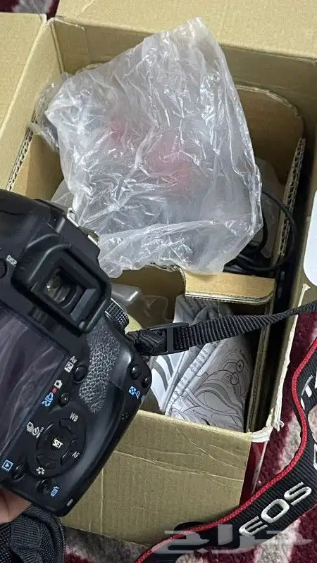 كاميرا كانون 500d نظيفه شبه جديده بجميع ملحقاته ومعه عدستين 3