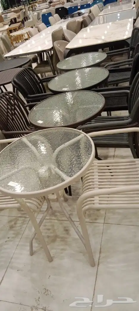 جملة وقطاعي جلسات شخصين معا طاولة 1