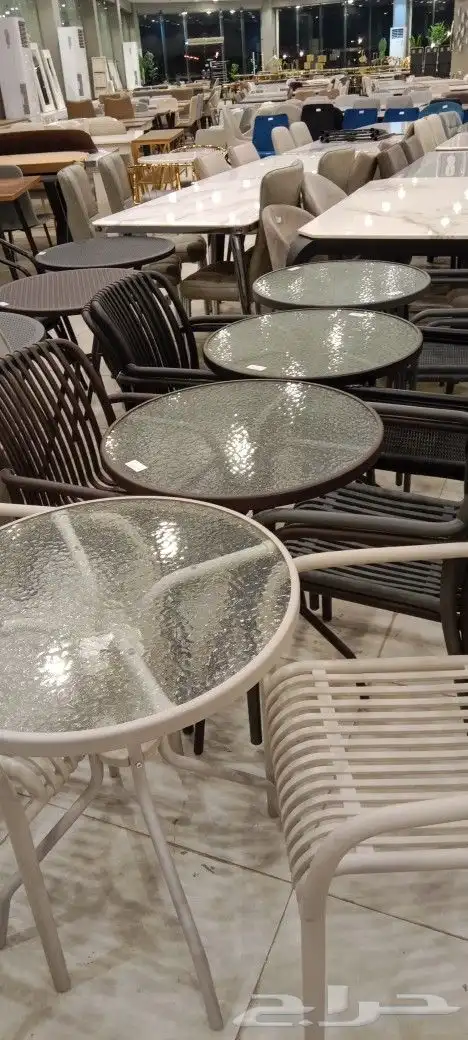 جملة وقطاعي جلسات شخصين معا طاولة 2