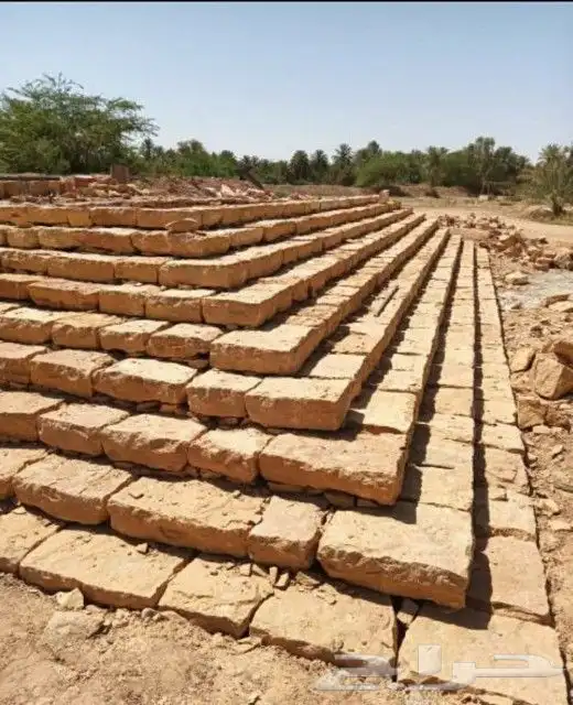 نقوم باعمال التراث من الطين والحجروالاسقف 1