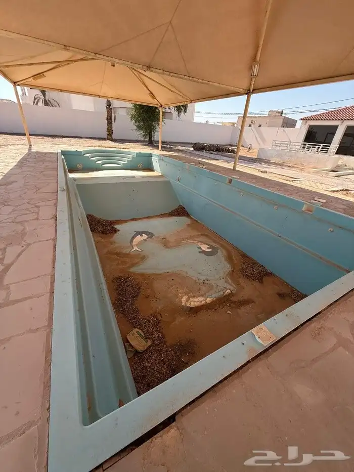 مسبح مقاسه كبير 11في 5 مع جميع الملحقات التشغيل كامل وسليمه 1