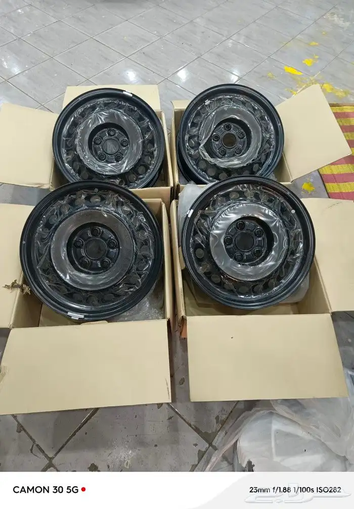 جنوط كامري حديد اصلي وكاله مع الطيس وصواميل 3